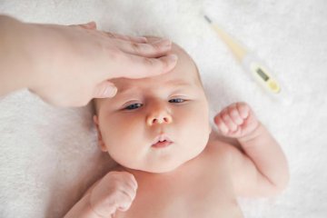 Trẻ sơ sinh bị cảm: Nguyên nhân và triệu chứng của bệnh