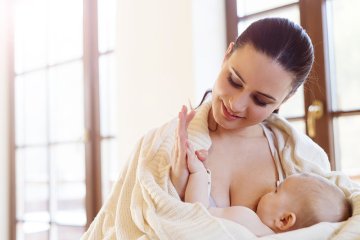 Mẹ cho con bú không nên ăn gì? - Những loại thực phẩm mẹ nên tránh