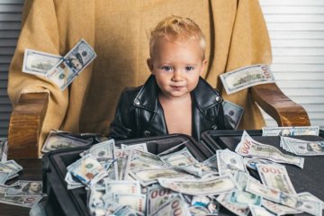 Dạy con cách tiêu tiền thông minh: 8 bí quyết bố mẹ nên nắm vững