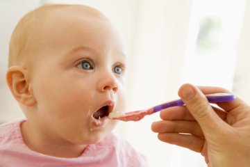 1 tuần cho bé ăn mấy hộp váng sữa là hợp lý?