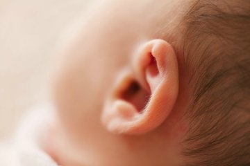 Bệnh viêm tai giữa ở trẻ nhỏ và những điều bố mẹ nên biết