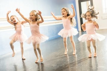 Dạy nhảy cho bé: Hoạt động thú vị mà bố mẹ không nên bỏ qua