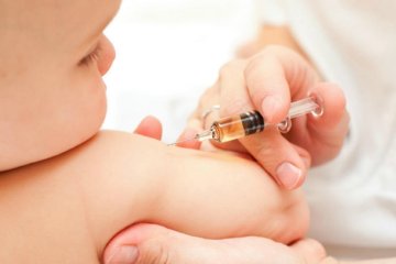 Cách chăm sóc trẻ sau khi tiêm phòng 