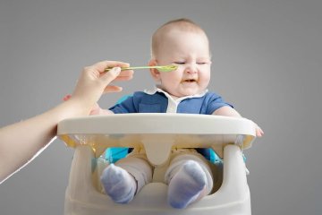 Cách khắc phục tình trạng bé không chịu ăn dặm, chỉ bú mẹ