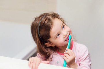Dạy bé đánh răng đúng cách với bí kíp cực đơn giản