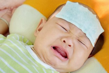 Cách hạ sốt nhanh cho bé tại nhà bố mẹ nào cũng cần biết