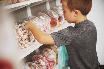 Cách xử lý trẻ ăn trộm tiền khéo léo khiến con tâm phục khẩu phục