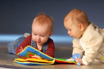 Tác dụng của sách vải đến sự phát triển của trẻ nhỏ