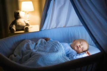 Trẻ mấy tháng có thể ngủ xuyên đêm?