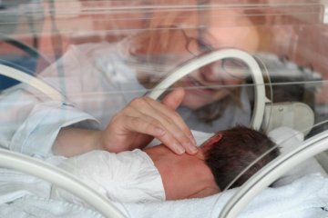 Cẩm nang về cách chăm sóc trẻ sinh non 