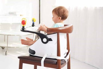 Có nên cho bé ngồi ghế ăn dặm ngay từ khi mới bắt đầu ăn dặm?