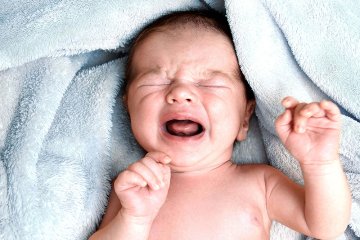 Trẻ bị kích thích thần kinh quá mức bố mẹ nên làm gì?