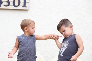 Bố mẹ nên biết gì về các hành vi tình dục có hại ở trẻ?