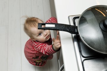 Trẻ bị bỏng phải làm sao và những điều bố mẹ cần lưu ý khi