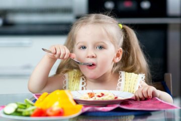 Bữa sáng với trẻ nhỏ: Tại sao quan trọng và cần ăn như thế nào?