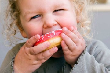 Có nên cho trẻ ăn đồ ngọt hay không?