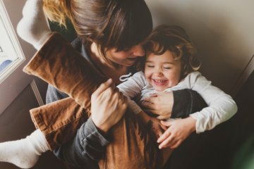 Điều chỉnh hành vi của trẻ bằng cách trao sự chú ý cho trẻ