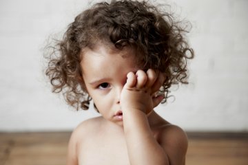 Bố mẹ nên làm gì khi trẻ bị kiến ba khoang đốt? 