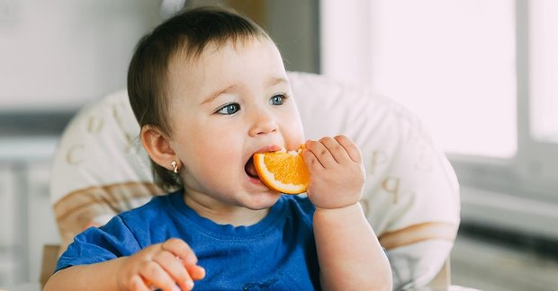Trẻ 6 tháng tuổi ăn hoa quả gì? - 5 loại quả bổ dưỡng cho con tập ăn dặm