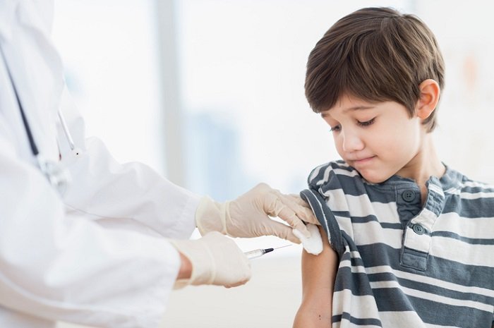 Tuy nhiên các giả thuyết khẳng định tiêm vắc-xin gây ra bệnh tự kỷ ở trẻ em lại rất mơ hồ.