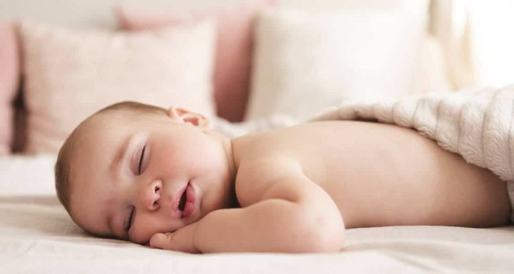 ngủ nhiều hơn là một dấu hiệu trong giai đoạn tăng trưởng nhảy vọt của trẻ sơ sinh