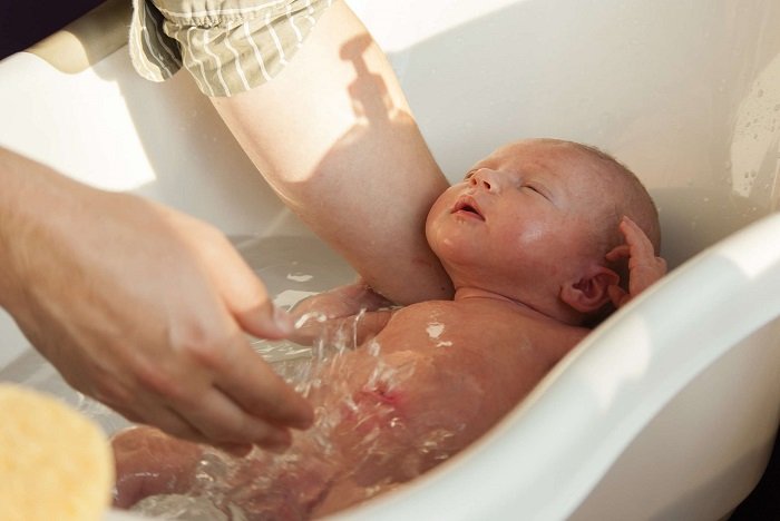 thời gian tắm cho trẻ 5 tháng tuổi