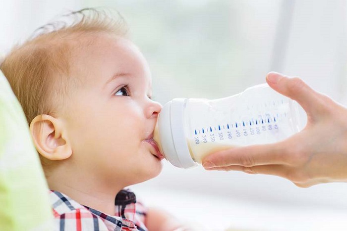 Không phải bố mẹ nào cũng biết cách khử trùng bình sữa đúng cách.