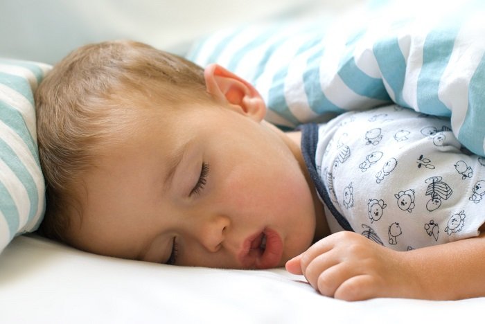 trẻ em ngáy khi ngủ có sao không
